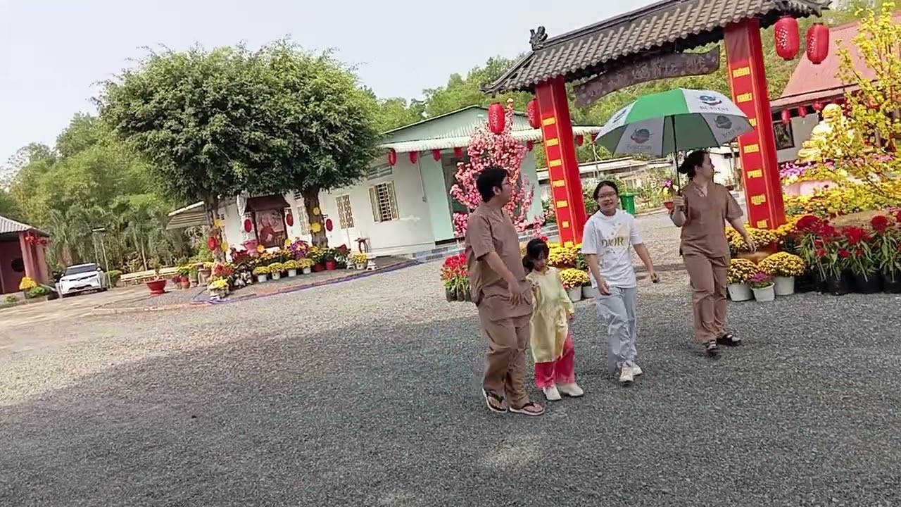Ngày mùn 1 mình đi chùa