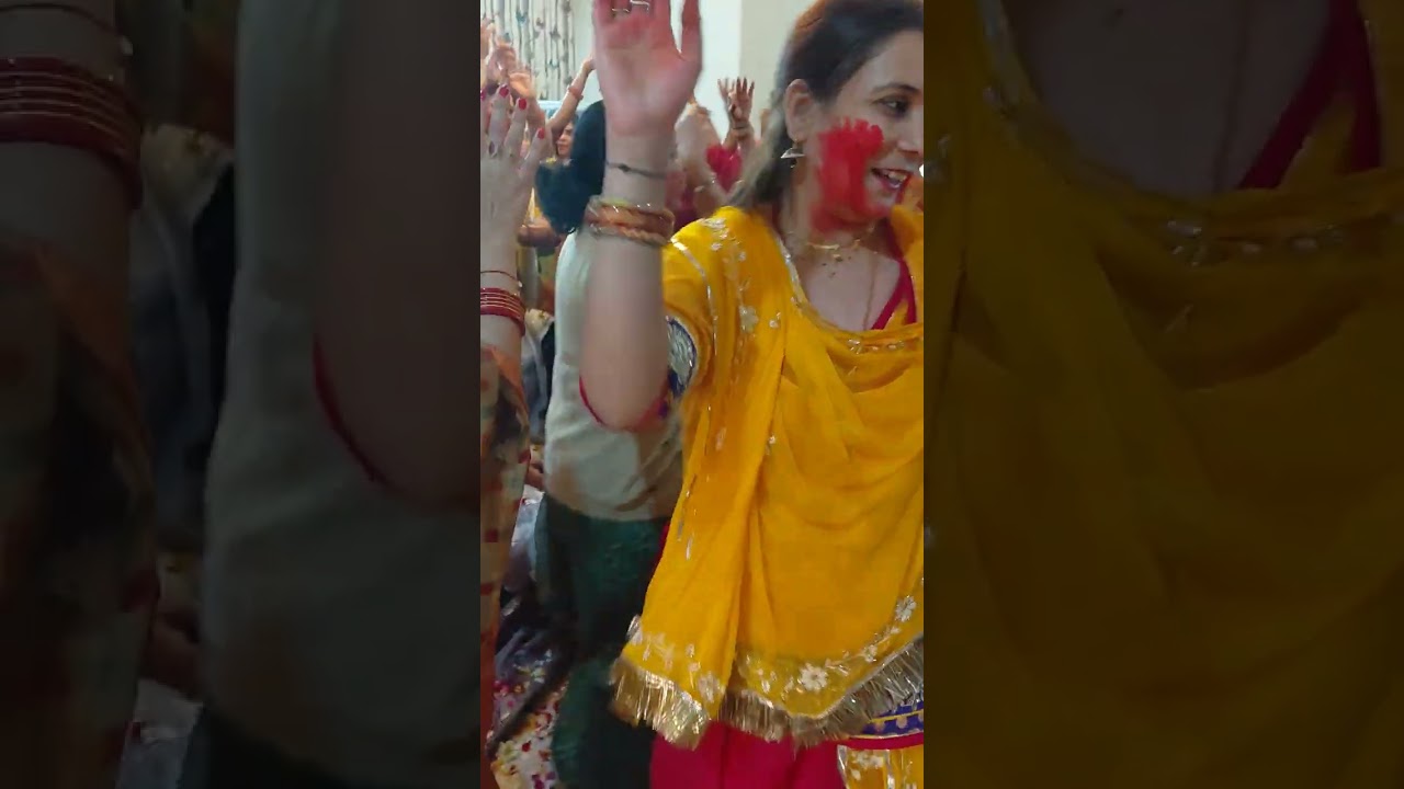 काला काला कहे गुजरी.....