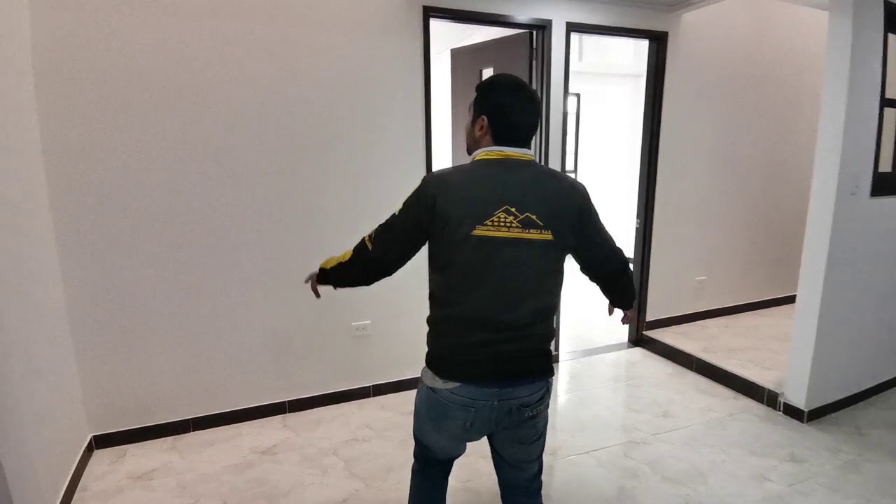 Edificio de 6*20 cuatro pisos, siete apartamentos  totalmente independientes.