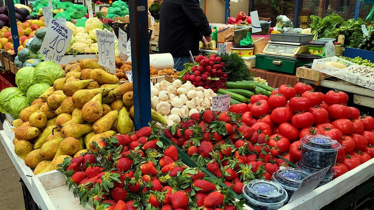 How the morning begins at the Stary Kleparz farmers market. Trade at Stary Kleparz in Krakow