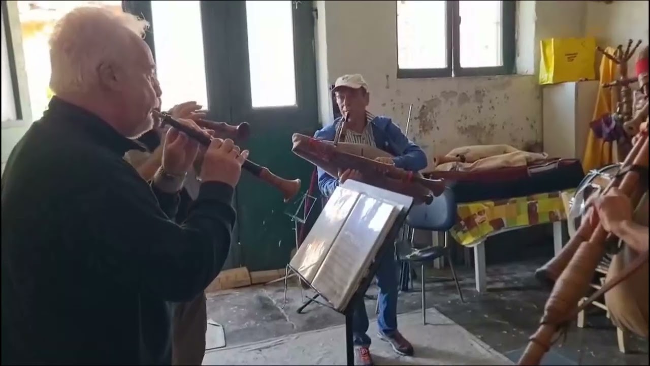 Italian bagpipes: Giovanni DiFederico's band - Ninna Nanna