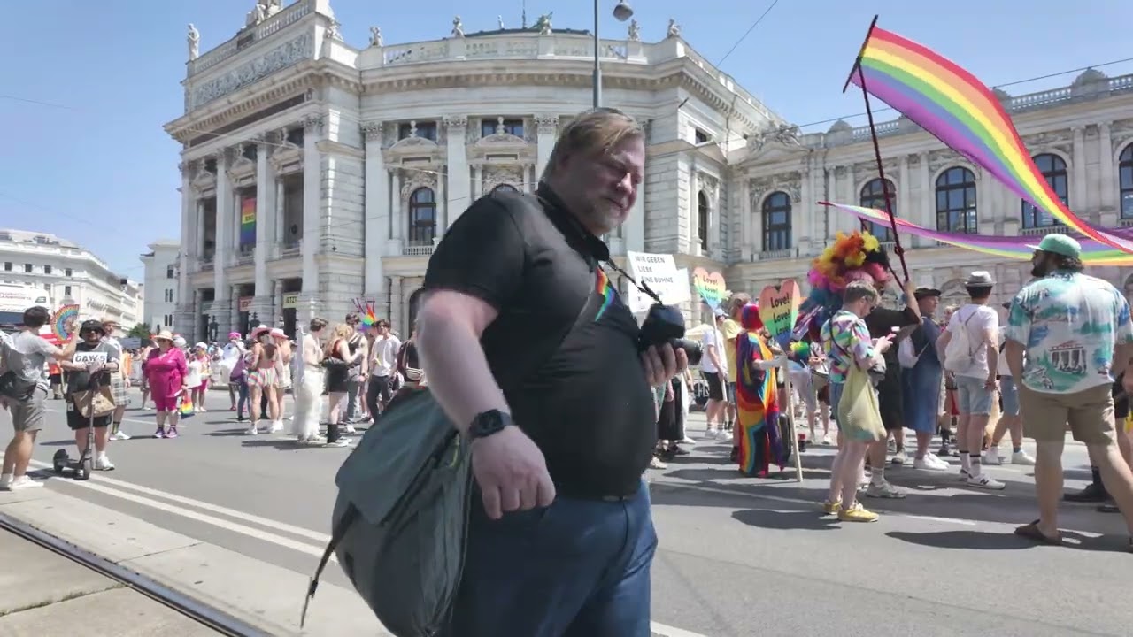 Vienna Pride 2025 Regenbogenparade Startpunkt