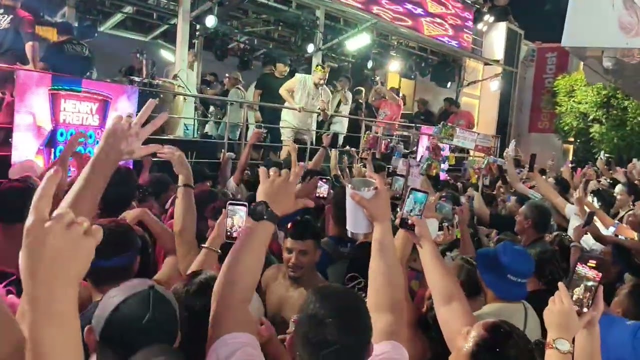 Isso é @henryfreitas no carnaval de Caicó!