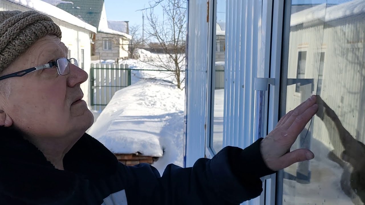 Заказали лестницу, повесили термометр и разбили окно. Живем в деревне. Февраль 2024