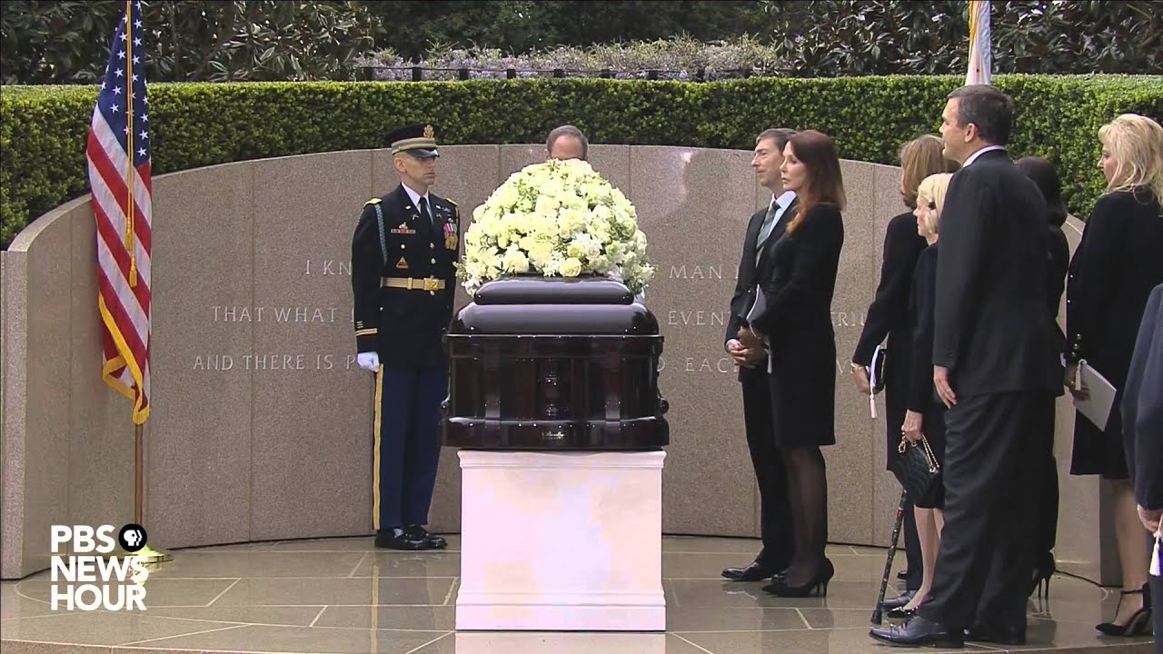 Nancy Reagan laid at internment site, playing of 'God Bless America'