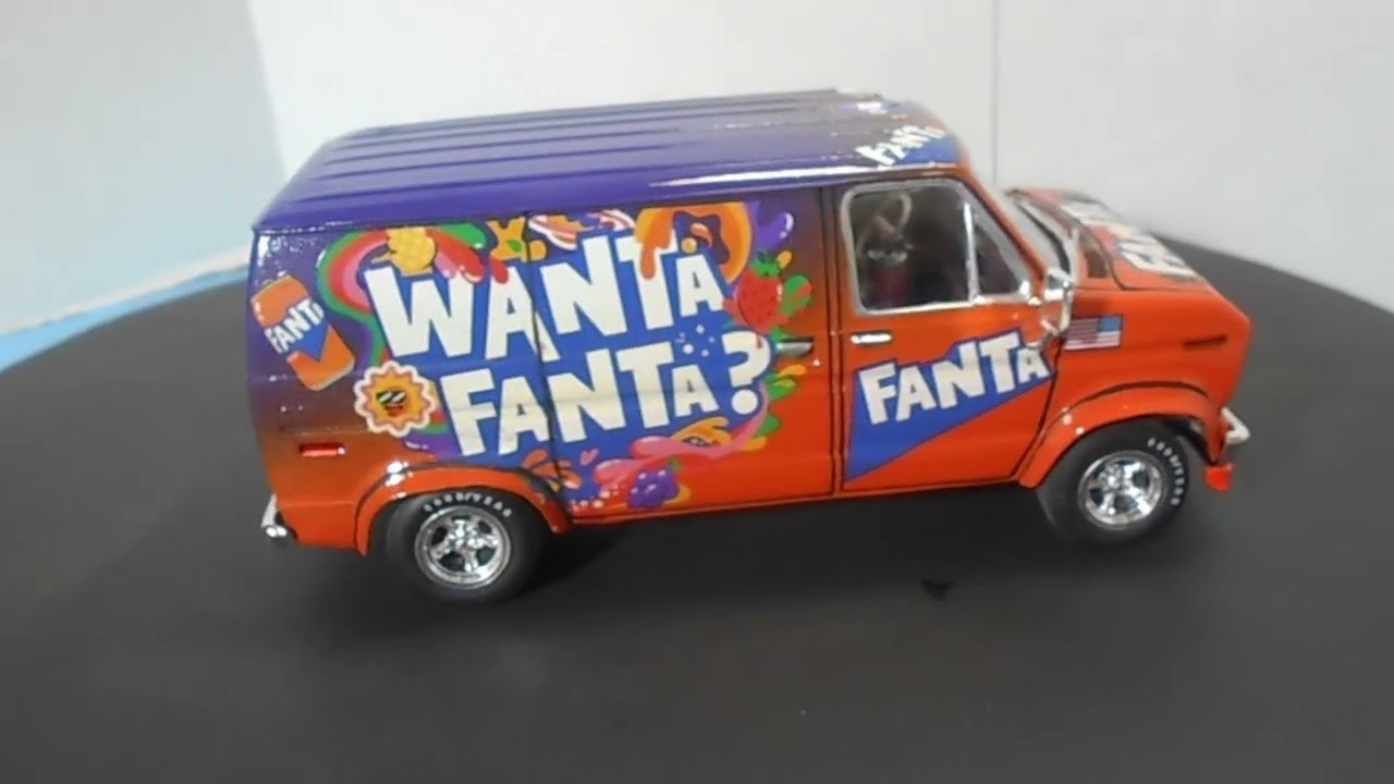 1/25th FANTA AMT 1977 Ford Econoline