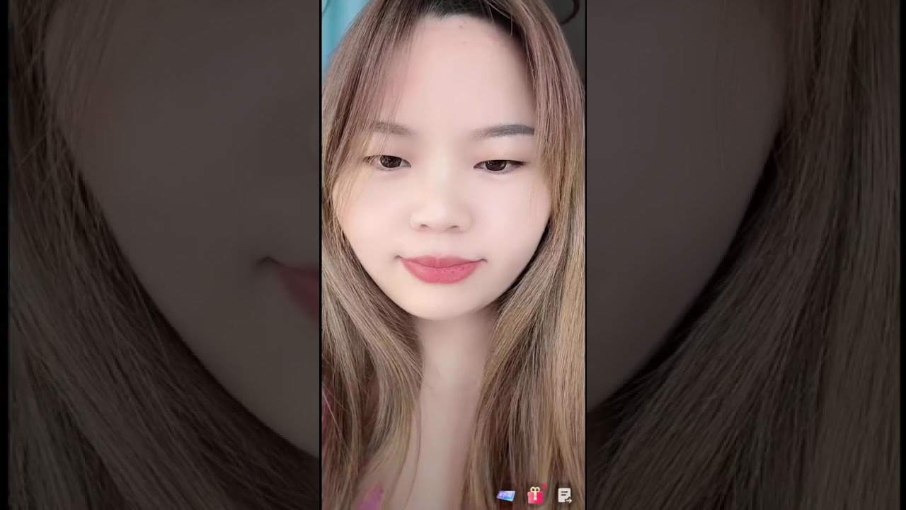 美女直播出现失误，亮点自寻