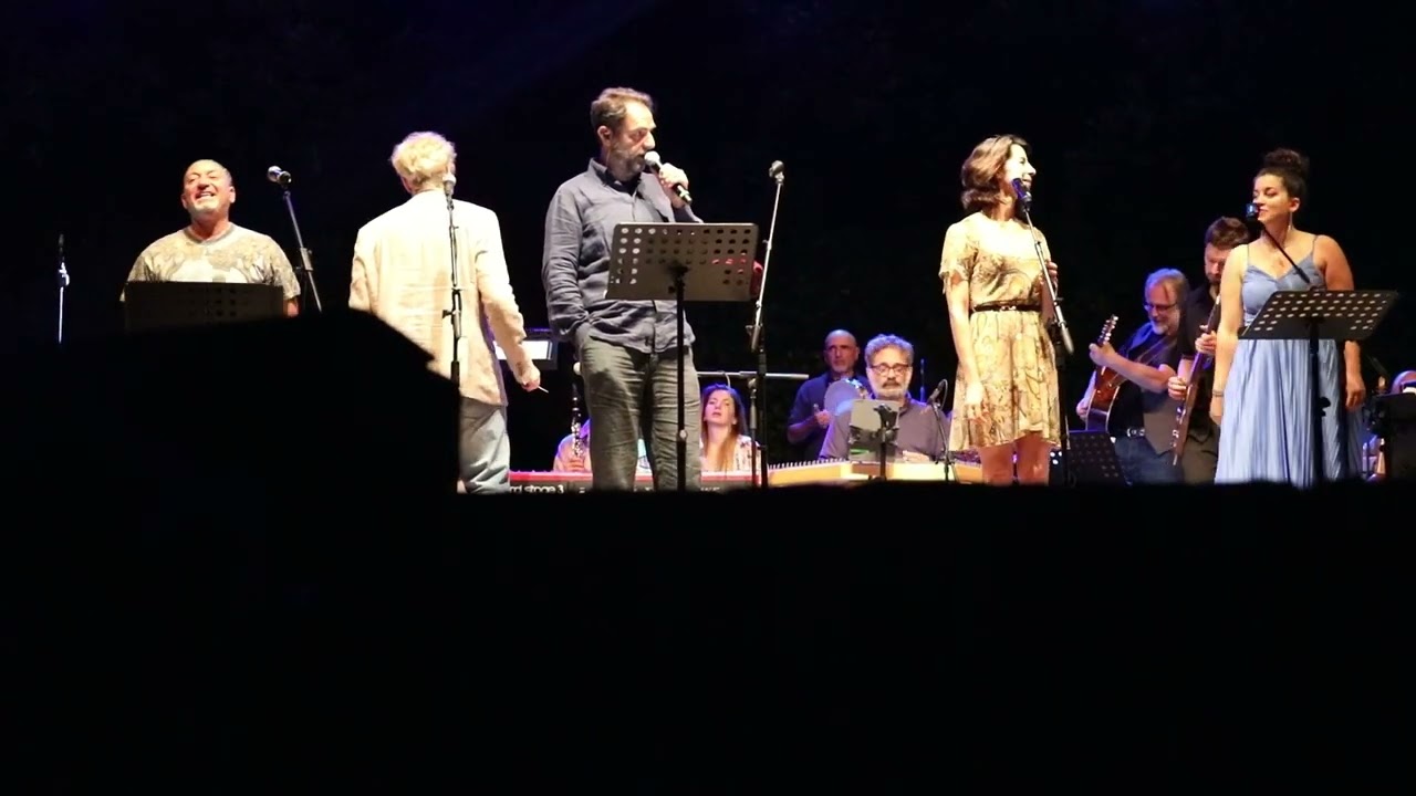Neri Marcorè e Orchestra Multietnica di Arezzo 