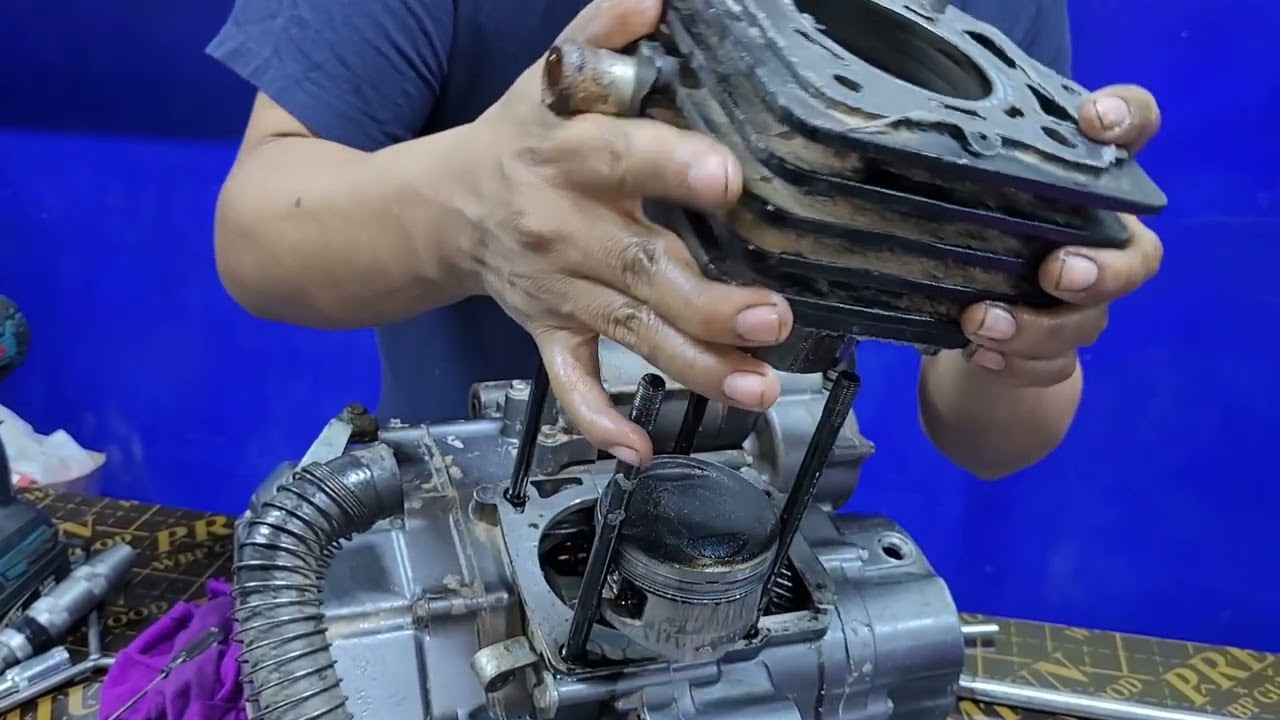 Desarmado de la culata y cilindro Ronco 300CC  carguero   Parte 1