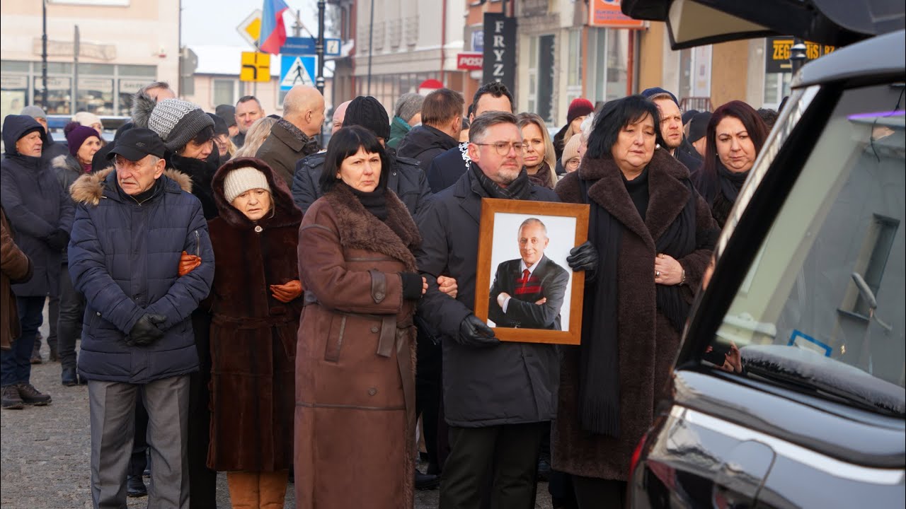 Łomża pożegnała Mieczysława Czerniawskiego. Ostatnia droga byłego prezydenta i posła