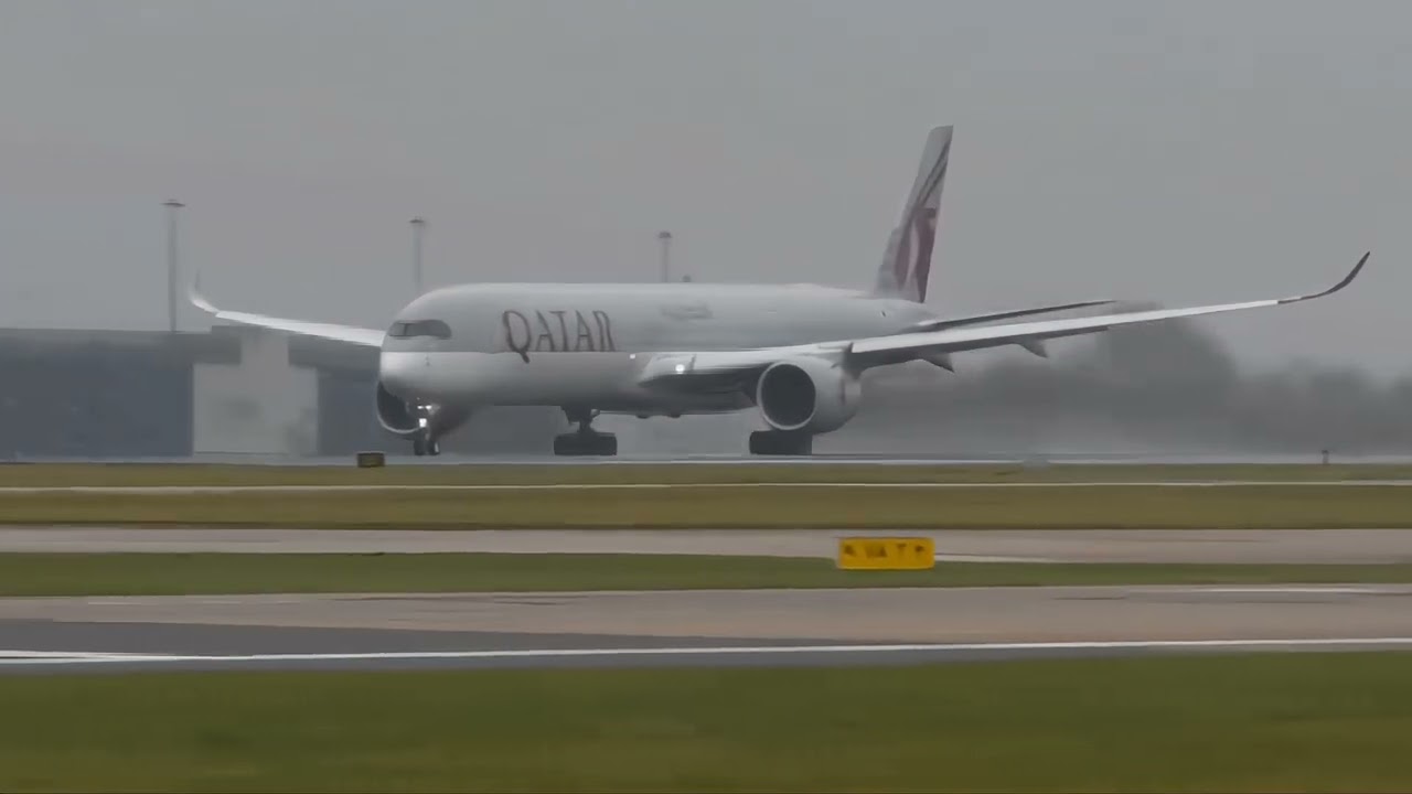 @qatar airways beautiful take off #flyemirates #qatarairways 