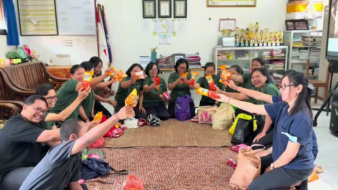 Kebersamaan Keluarga Besar SD No. 3 Canggu dalam merayakan Hari Valentine❤️💐