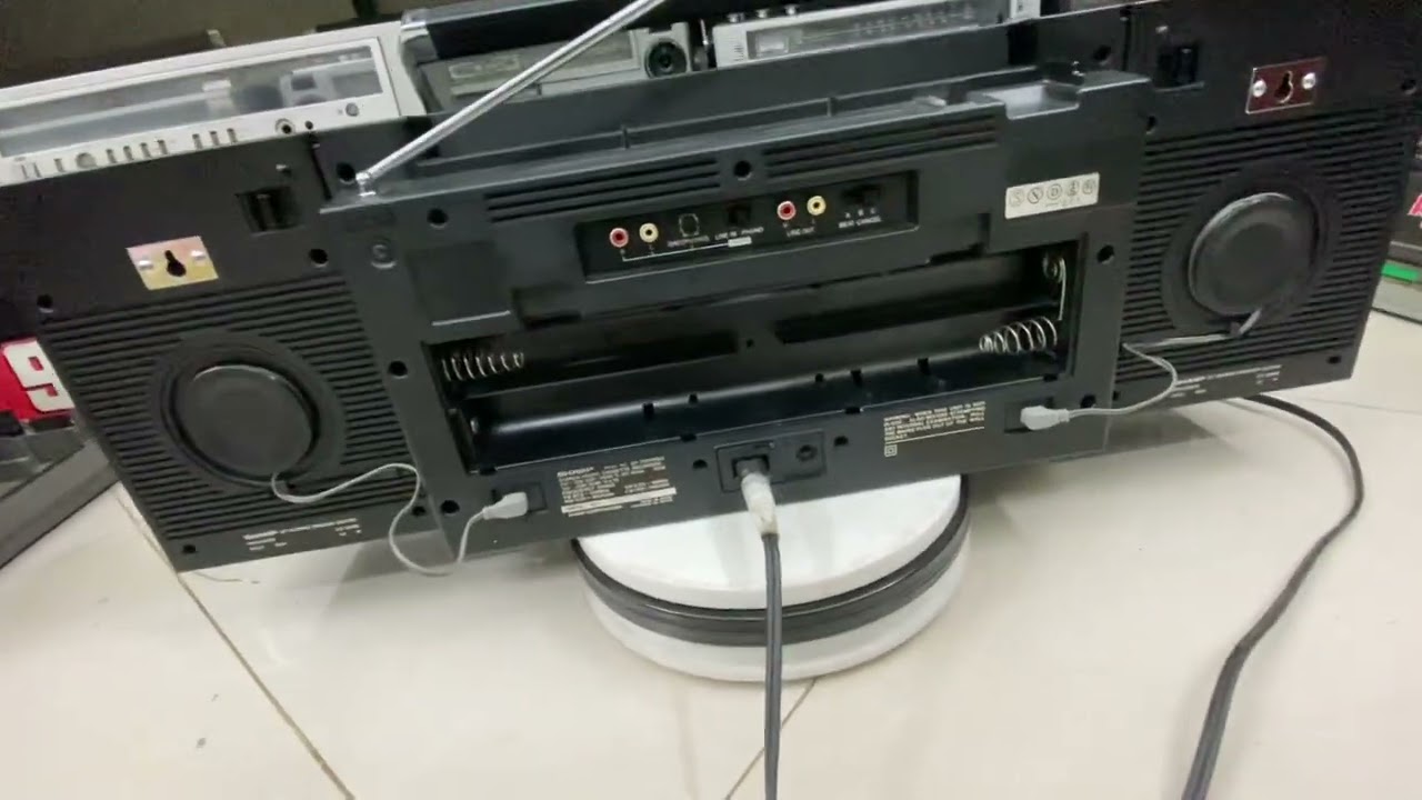 Sharp GF-700H( BK) mới 97-98% . 100% original. Hàng độc hiếm có trên thị trường. Giá 32 triệu