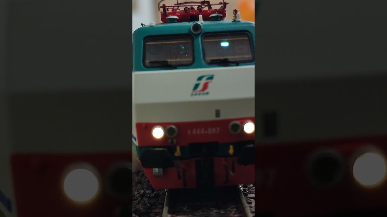 E444R Nuovi interni cabina Super details by CLtrain !!