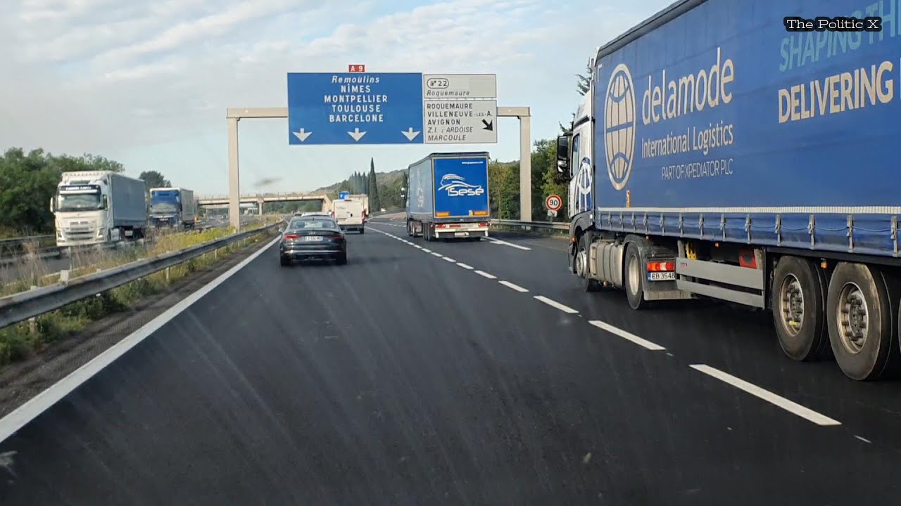 NIMES - DRIVING TO THE CITY CENTRE