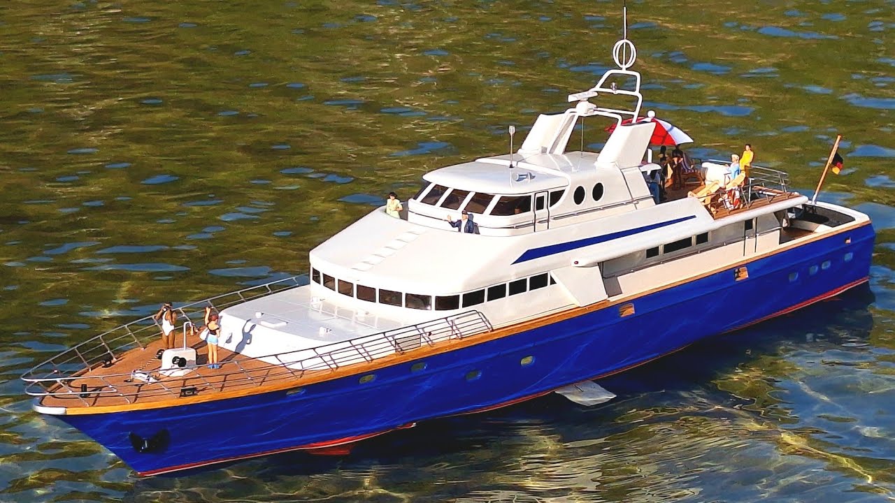 RC Modellboot Motoryacht Graupner Pegasus mit Brushless Motoren