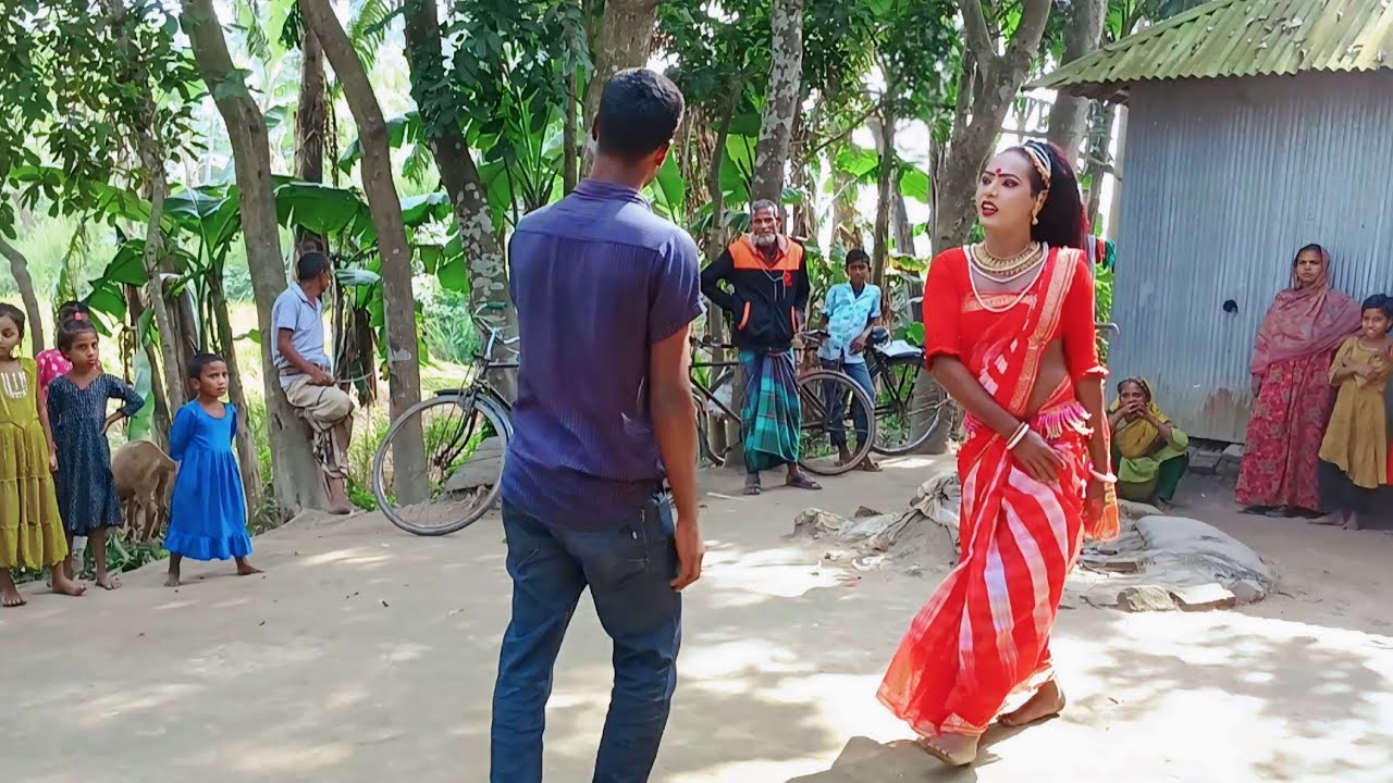 ভাগিনা বাজাছে যন্ত্রণা অল্প বয়সের ভাগিনা |