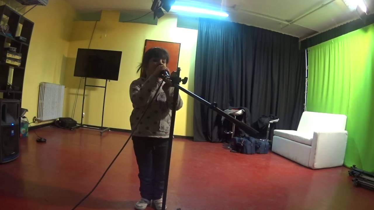 Martina -  Canto y baile