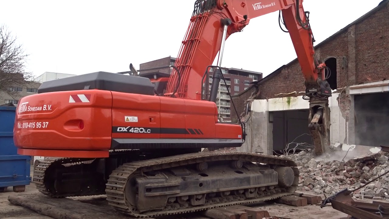 DOOSAN DX420LC DEMOLITION ACTION