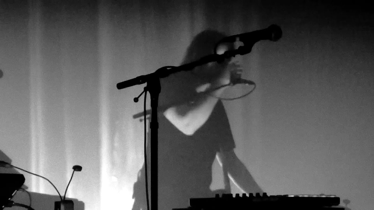Nine Inch Nails - I Do Not Want This: live and cold and black and infinite