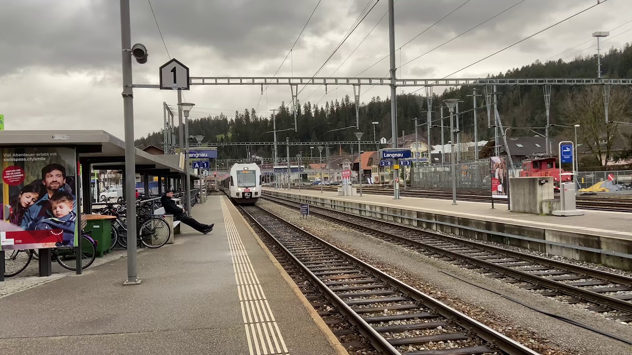 Einfahrt des RE 4362 „Kambly-Express“ nach Bern