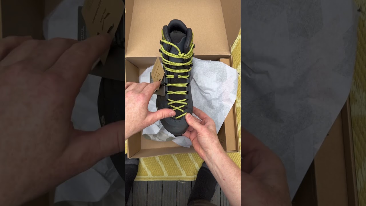 Rozpakowywanie but&oacute;w Salewa Rapace Gore-tex dla mężczyzn #salewa #asmr #turystyka #butyturystyczne #g&oacute;ry