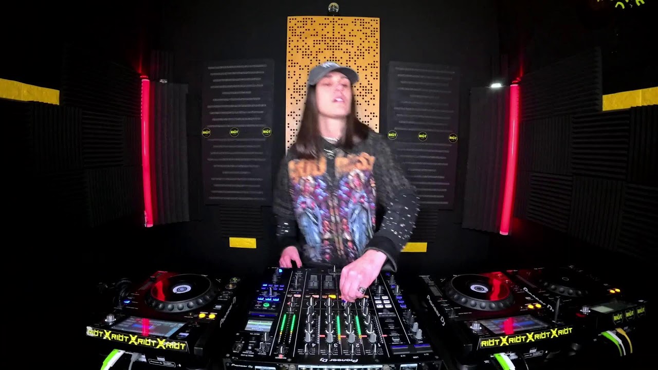 MMELL - Hard techno / Acid - 496 - Riöt.scampia