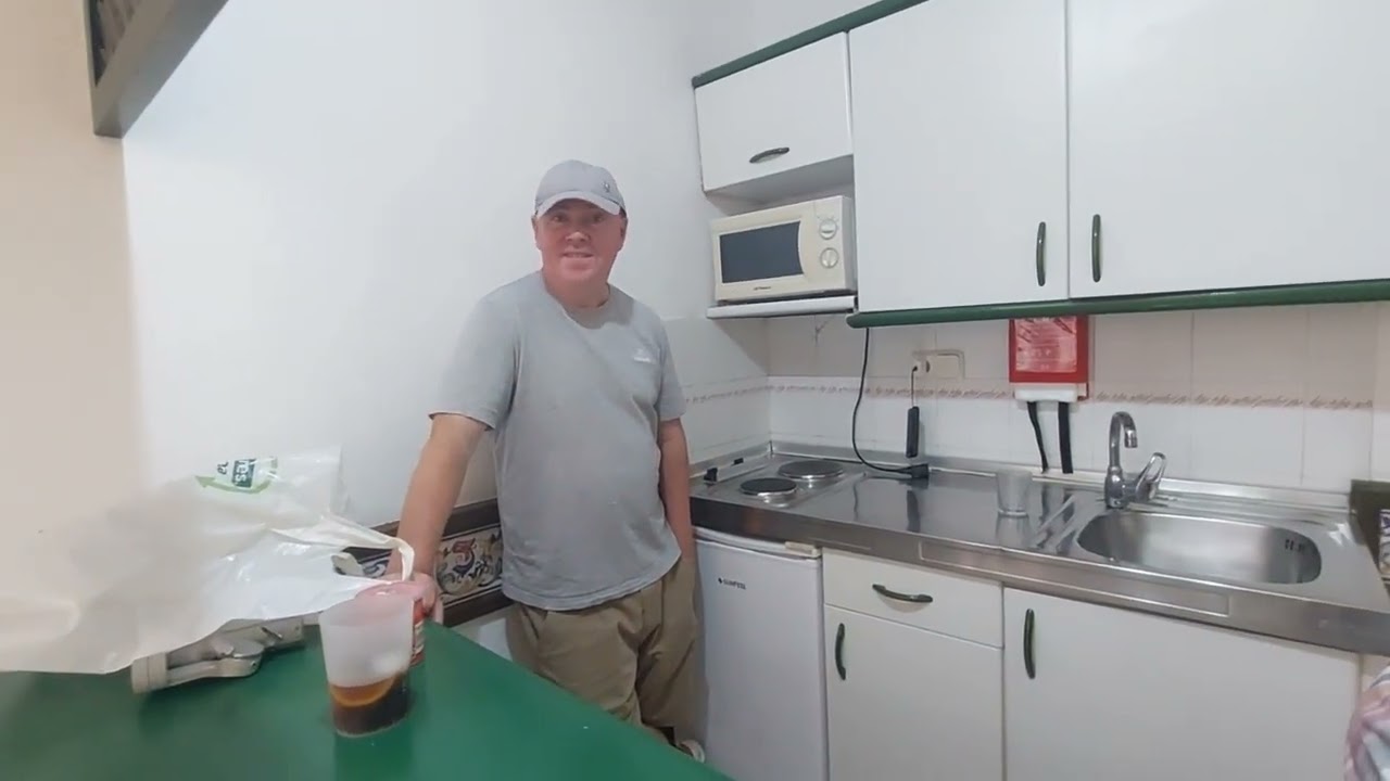 Caleta de Fuste Room Tour with @ScotsmanKevin and PLEASE Don't have NIGHTMARES !