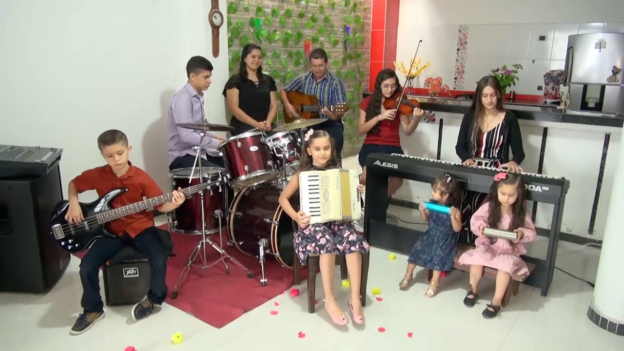 Escóndete en las manos del Señor - Familia Abril García