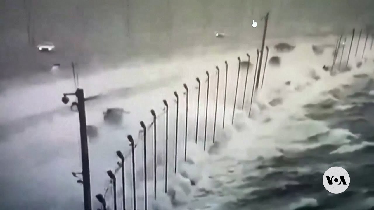 Hurricane Helene floods Florida, submerging cars and homes, closing major Tampa bridges | VOA News