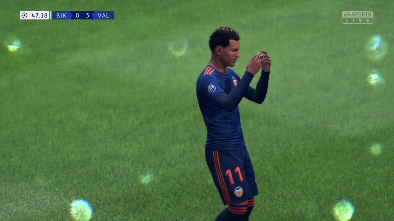 FIFA 19 Lautaro Martinez overhead kick