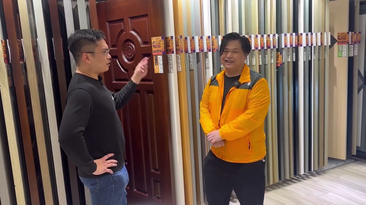 阿昌話你知點揀木門好。旺角力新木業全力支持