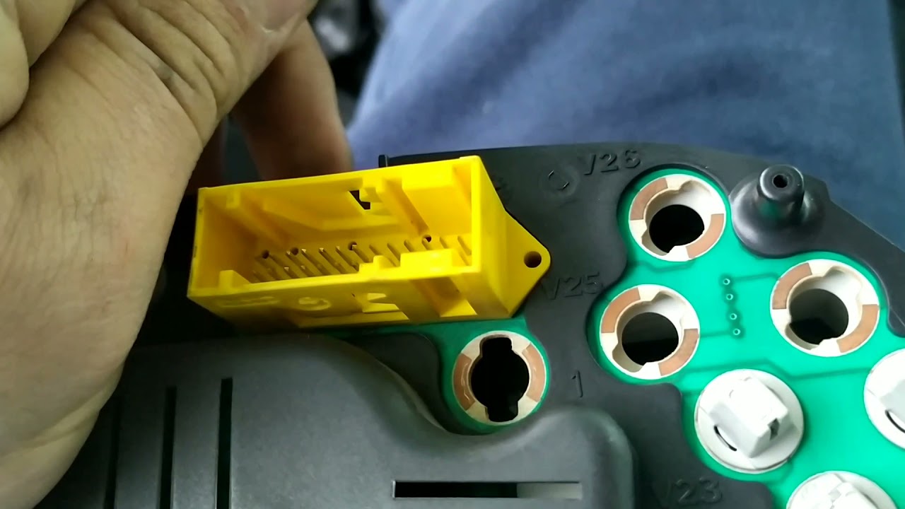 Cambiando bombillas del cuadro a mi Peugeot 306