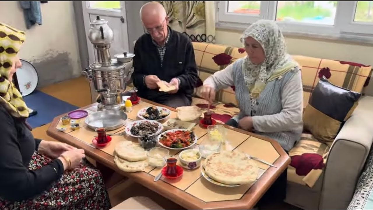 ￼￼￼Köy kahvaltısında organik mantar kavurması tarlalarda yürüyüş