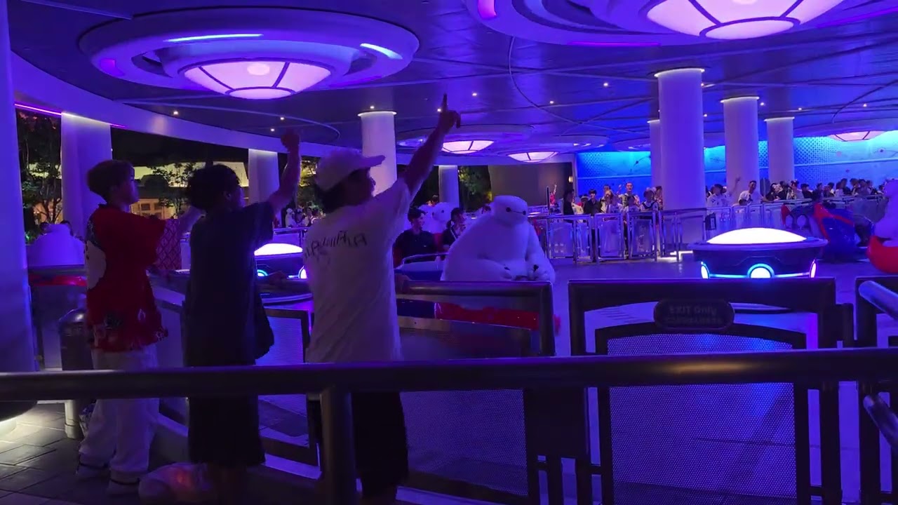 Carrying Happiness♪ at The Happy Ride with Baymax