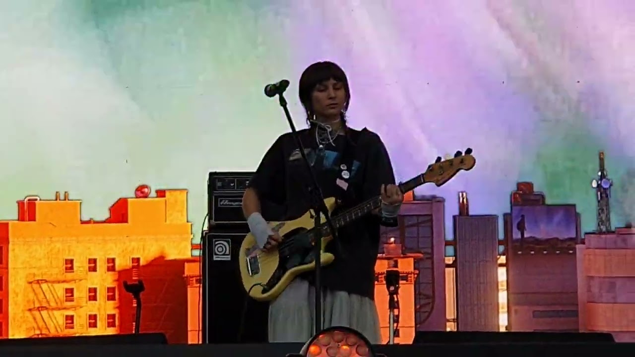 Julie - Kit (Corona Capital 2022 CDMX)