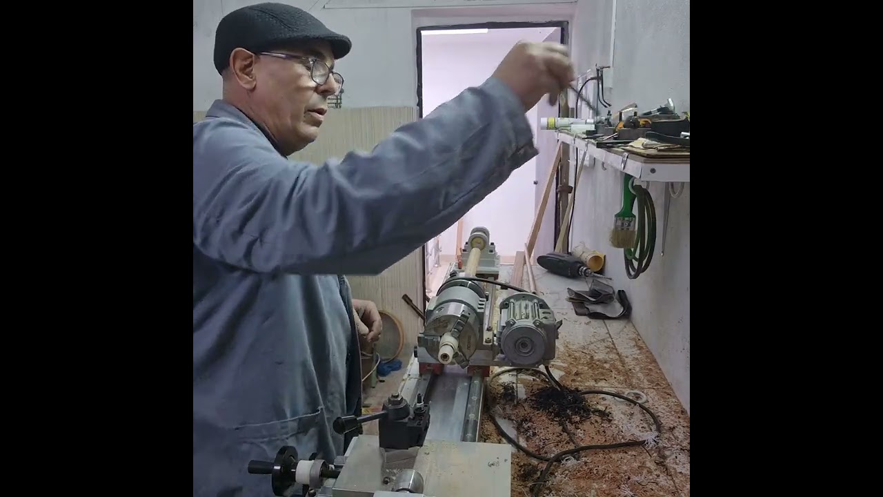 صنع عصا البلياردو من خشب الشين