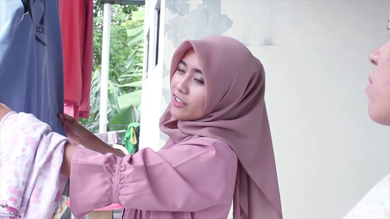 ILUSTRASI PROSES PENGUAPAN PADA PAKAIAN YANG DIJEMUR