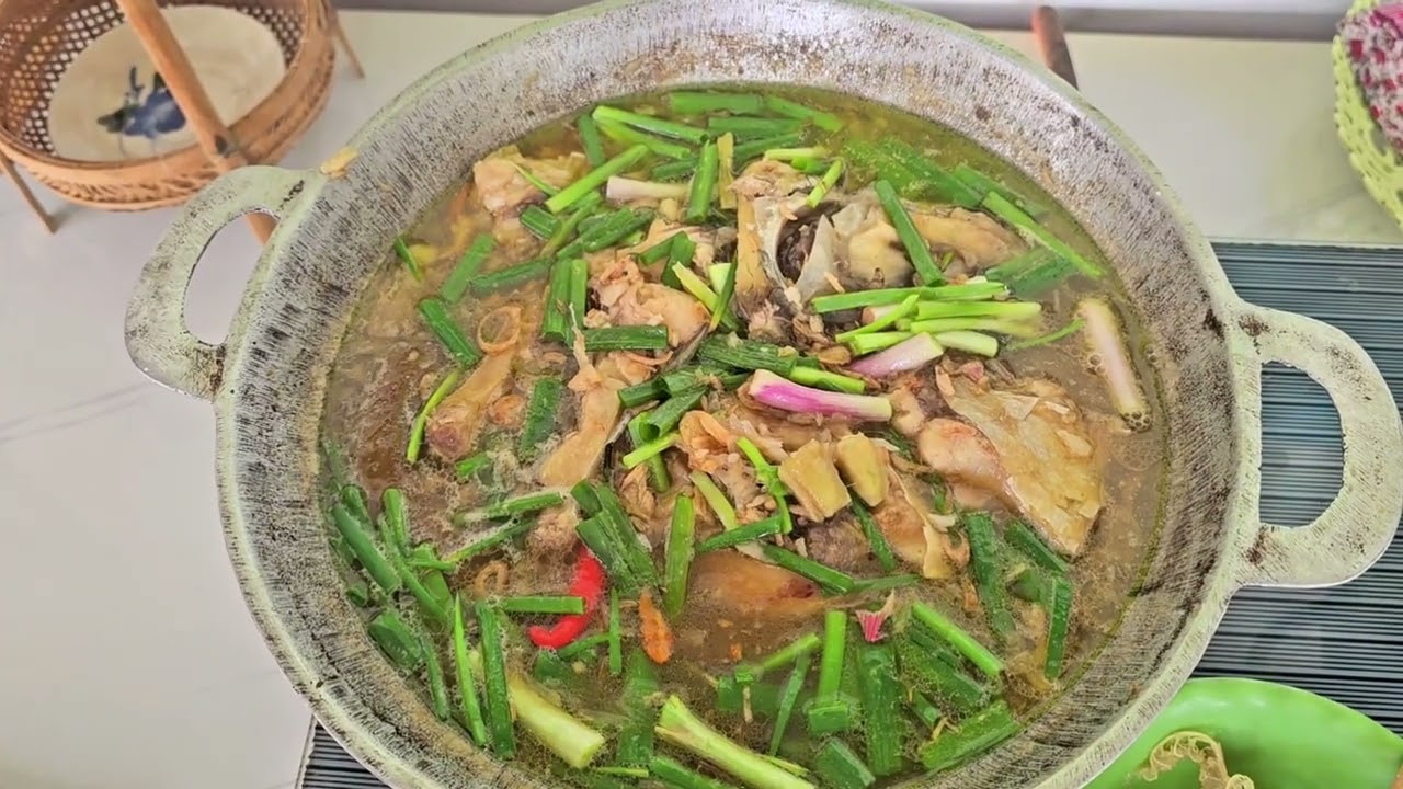 Đặc sản miền Tây - Cá cóc kho me ăn kèm rau muống đồng bóp chua ngọt