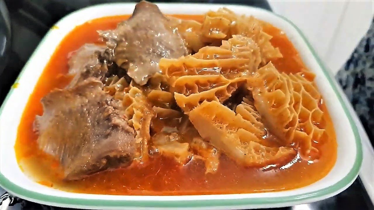 L&Agrave;M PH&Aacute; LẤU NƯỚC DỪA TƯƠI | BEEF AND TRIPE STEW | VLOG 65
