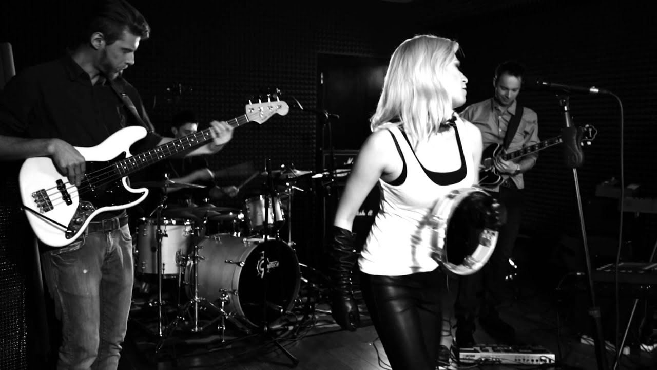 ALLOISE - With Eyes Of A Killer [LIVE at Lakeside Studios]