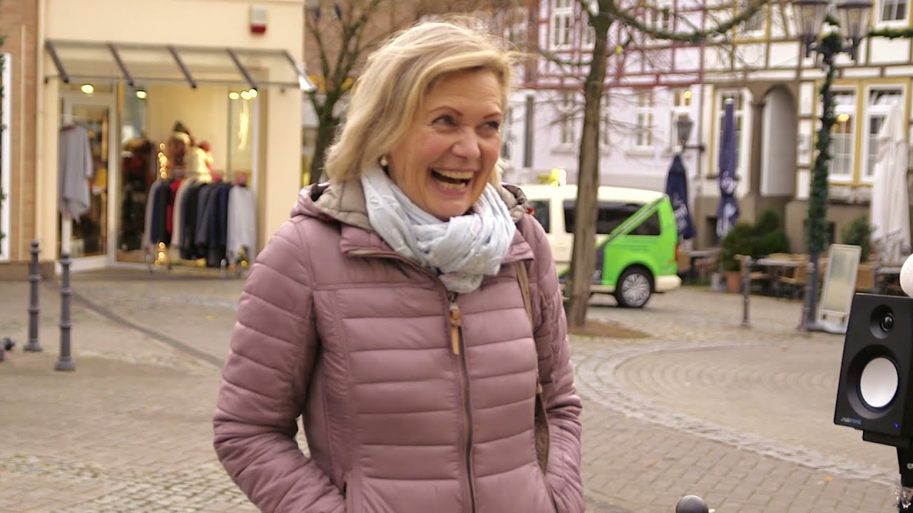 Was würden deine Freunde zu dir sagen? - Emotionale Momente auf dem Weihnachtsmarkt