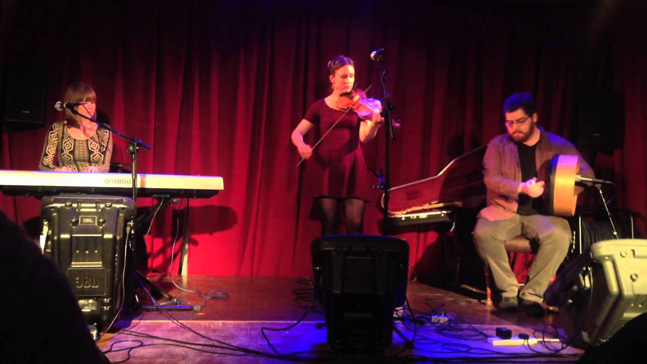 Gr&aacute;inne Brady & Tina Jordan Rees - The Walking Bass / D'Almaine