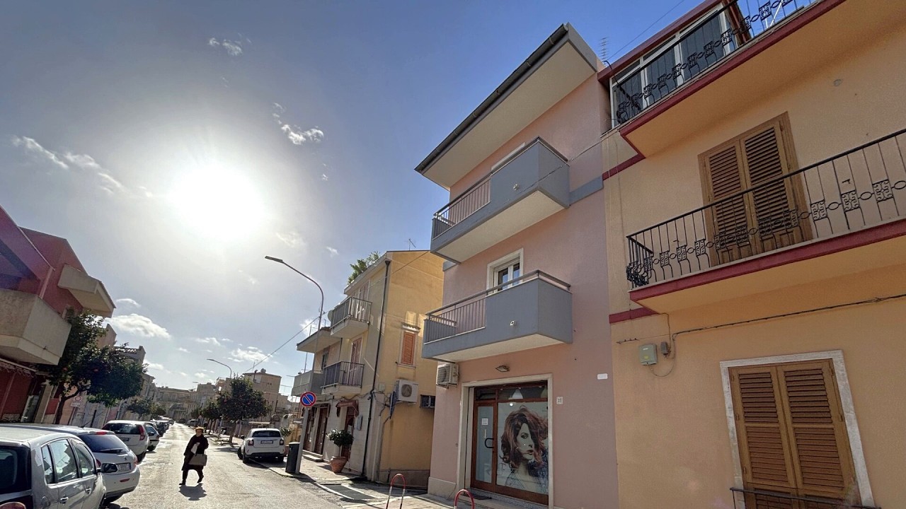 Rif.2661 - Casa indipendente con terrazzo e garage a Modica Alta - Pronto Casa Modica