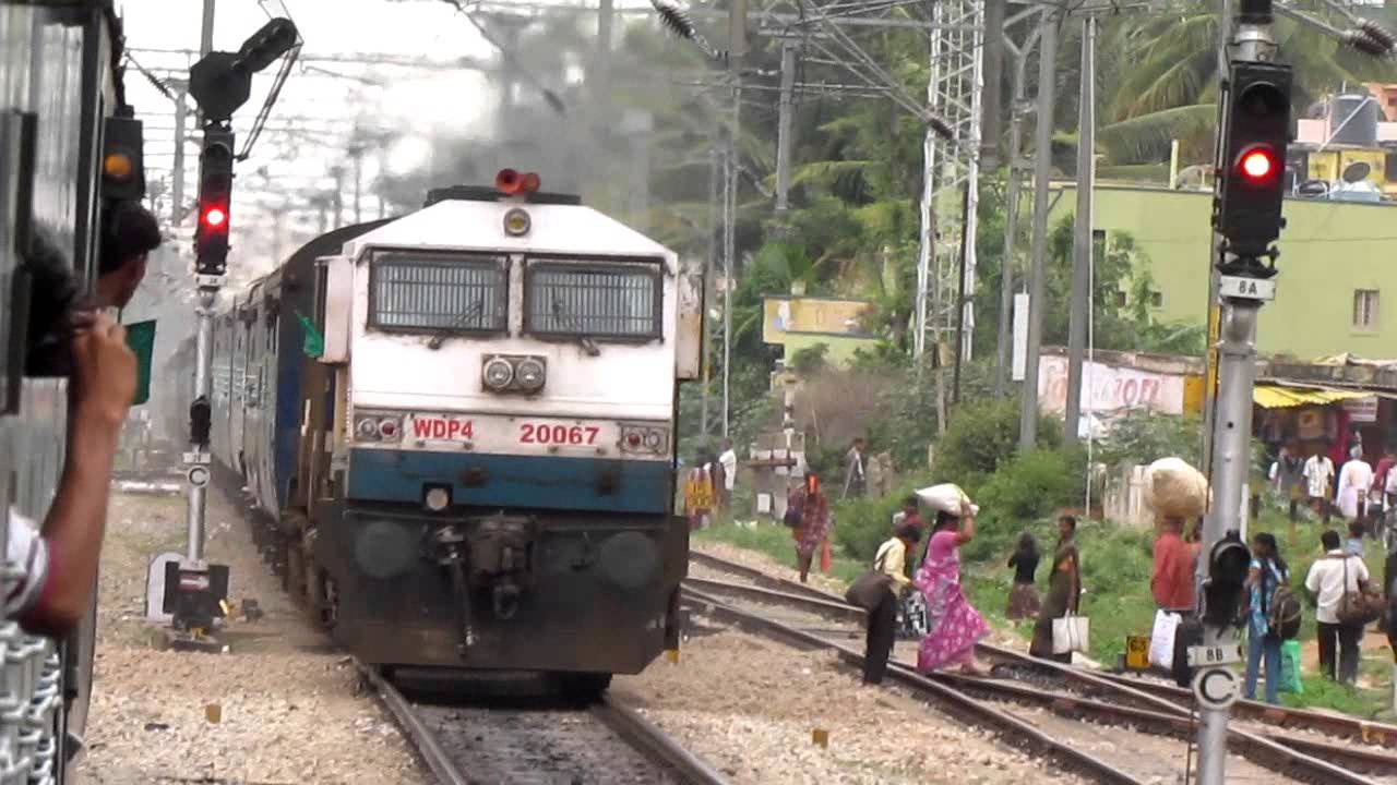 Madly honking WDP-4 scares careless people & tears thru YNK at 100 kmph !!!