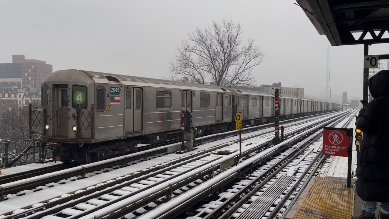 IRT Jerome Ave Line: Manhattan and Woodlawn bound (4) Trains @ Mosholu Pkwy (R62A, R142, R142A)