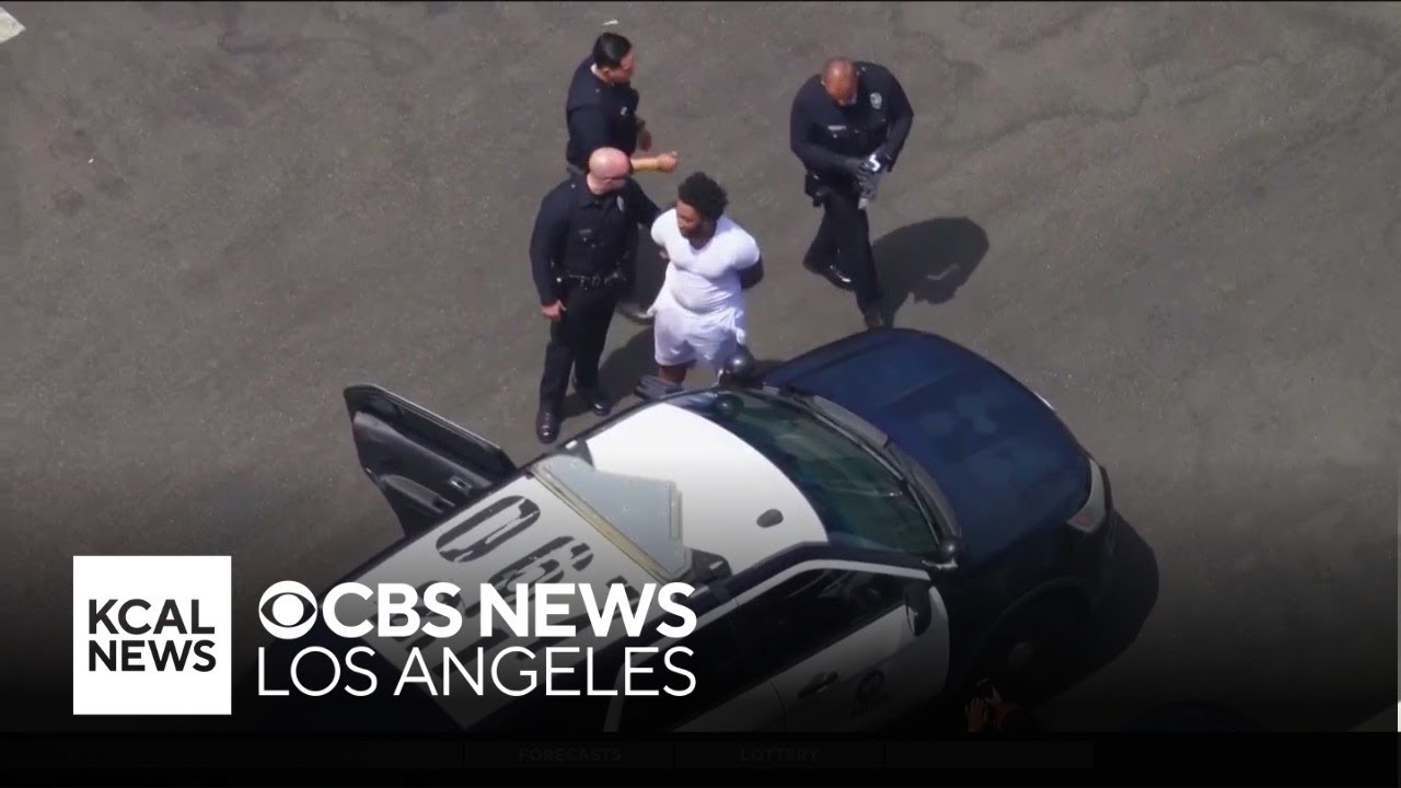 Witnesses recount shooting and stabbing outside San Fernando Valley mall