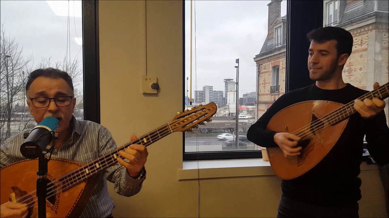 Cherif Hamani chante Slimane Azem. Magnifique !! Yekfa lemen