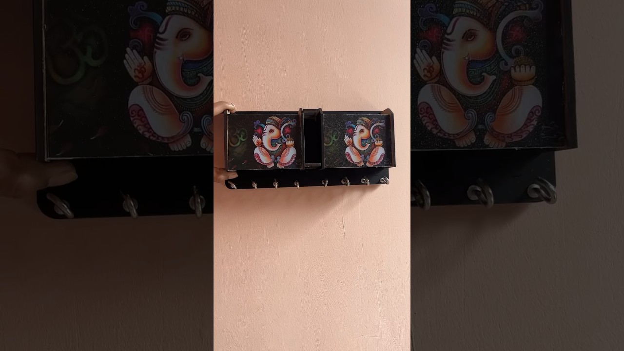 Keys hanging wall decorations items 