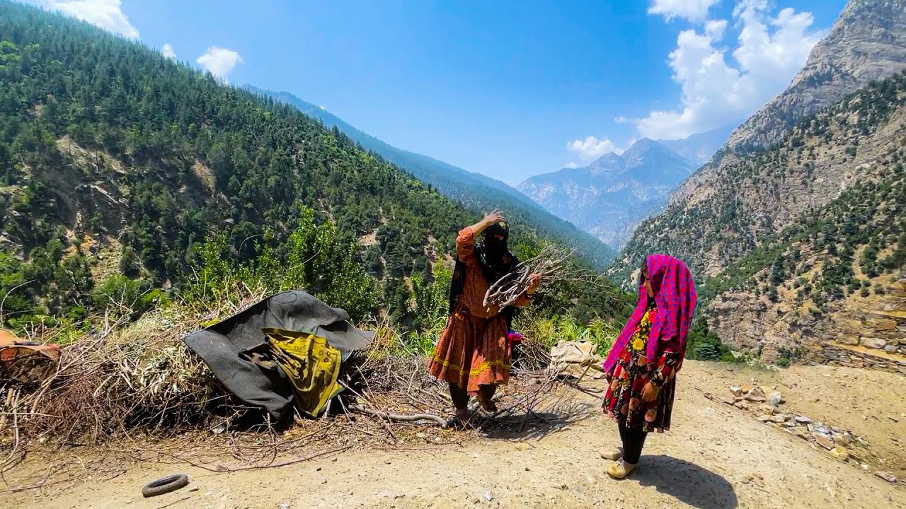Hard Life in the high mountains / Mother Cooking Rice with Afghan Dry bread for Her Children 🌾